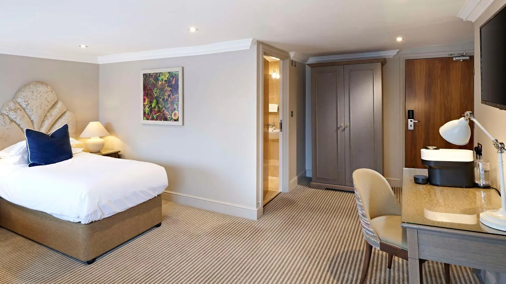 ****  The Kings Arms Hotel Christchurch  United Kingdom